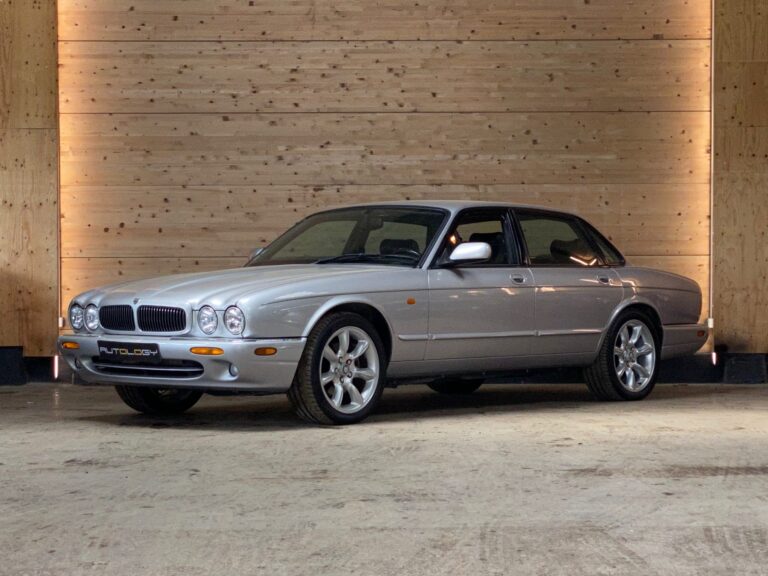 Jaguar XJ8