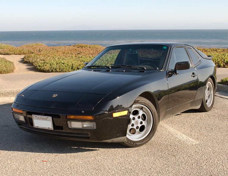 Porsche 944