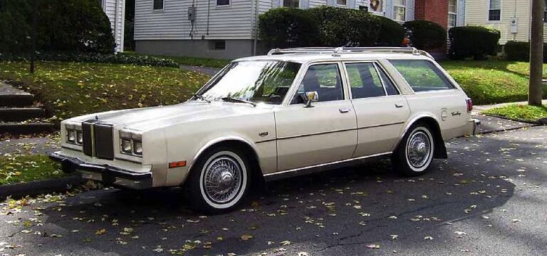 Chrysler LeBaron 1re génération